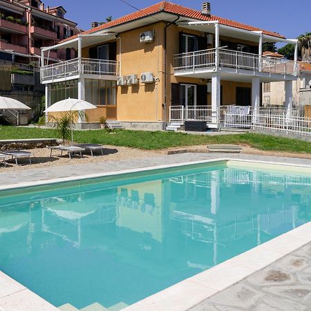 Il Gattino Di Porto - Apt 6 - Monolocale Terrazzo Piscina 因佩里亚 外观 照片