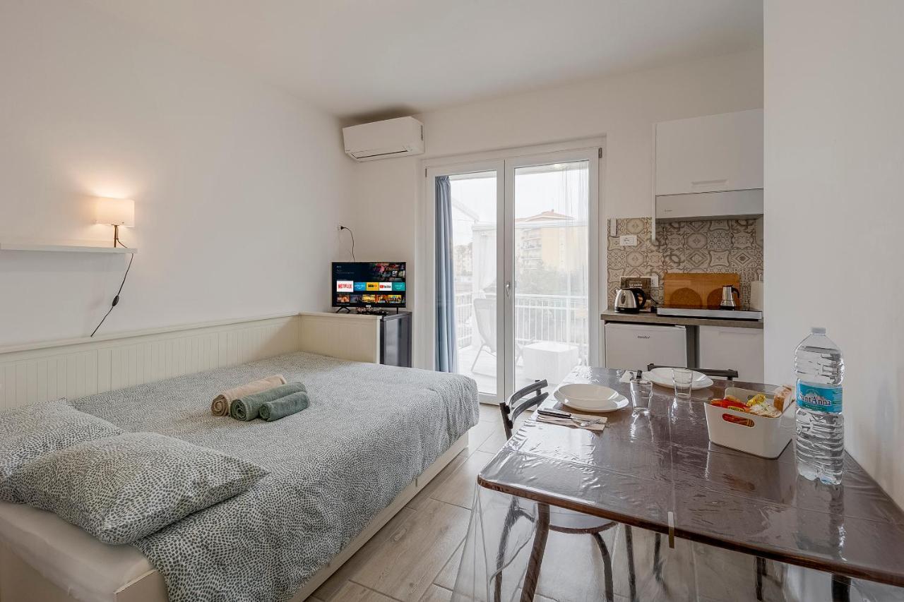 Il Gattino Di Porto - Apt 6 - Monolocale Terrazzo Piscina 因佩里亚 外观 照片