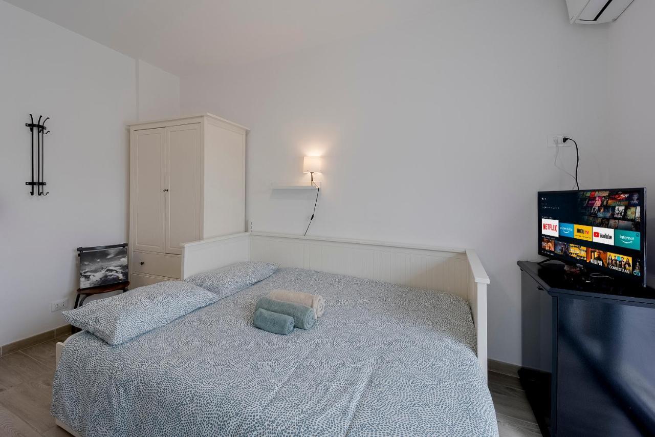 Il Gattino Di Porto - Apt 6 - Monolocale Terrazzo Piscina 因佩里亚 外观 照片