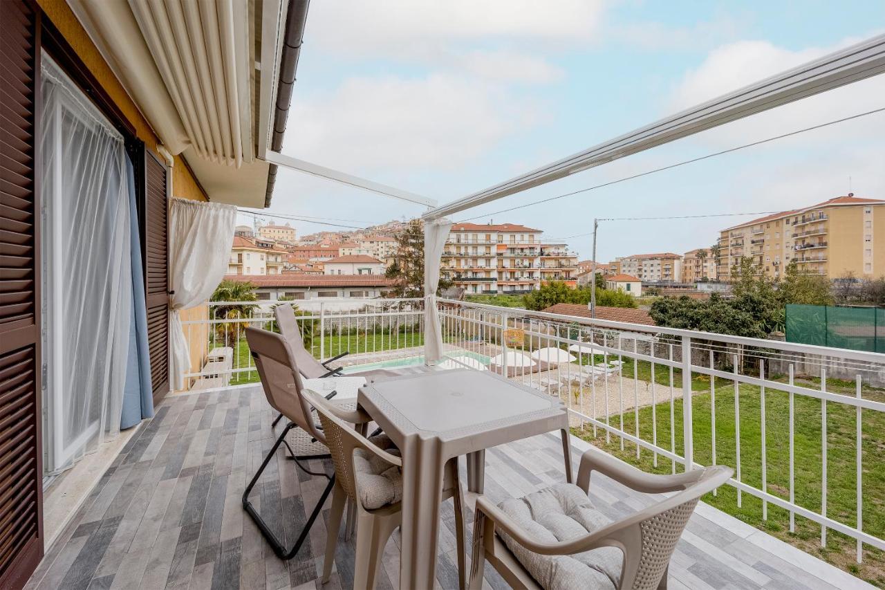 Il Gattino Di Porto - Apt 6 - Monolocale Terrazzo Piscina 因佩里亚 外观 照片